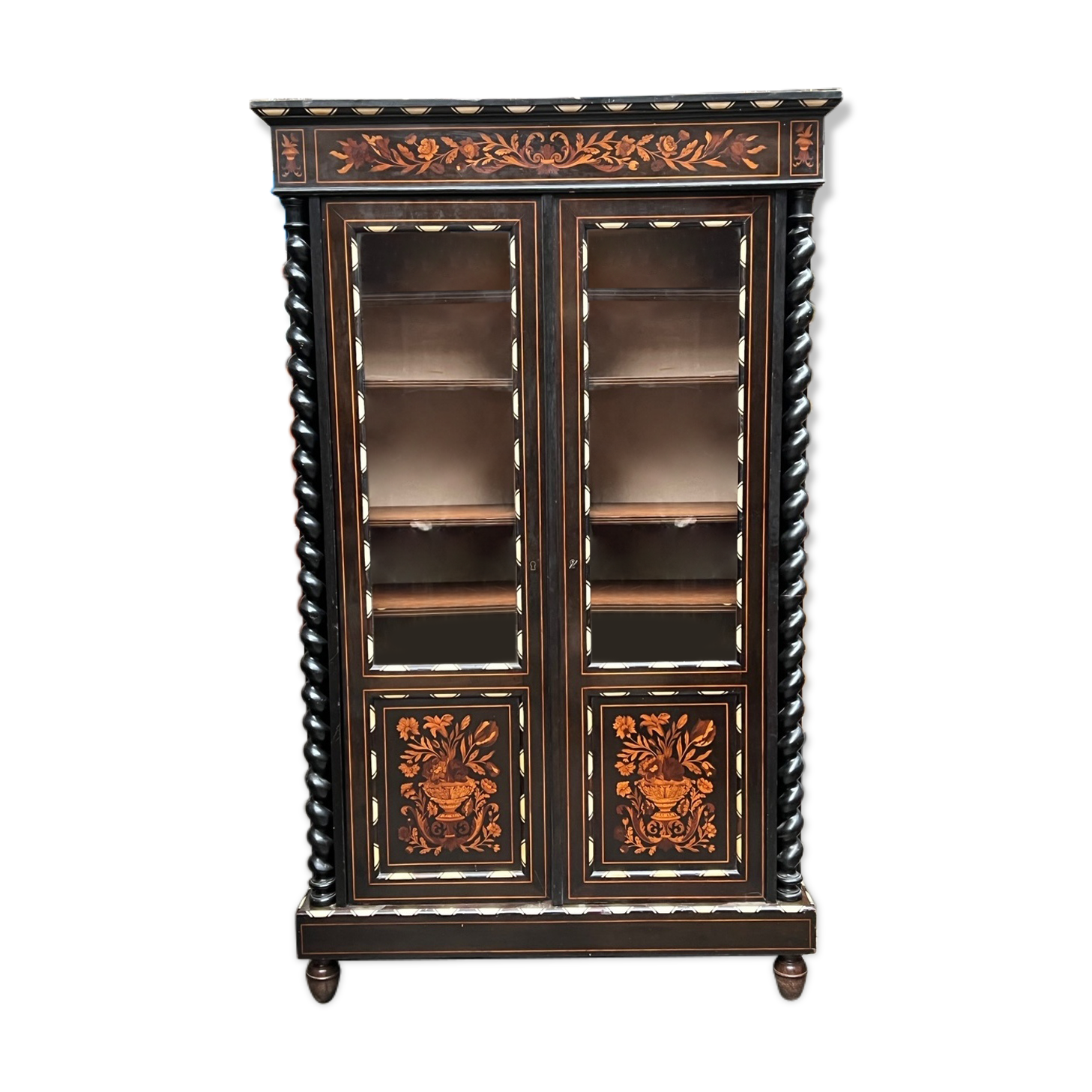 Napoleon III library or showcase.