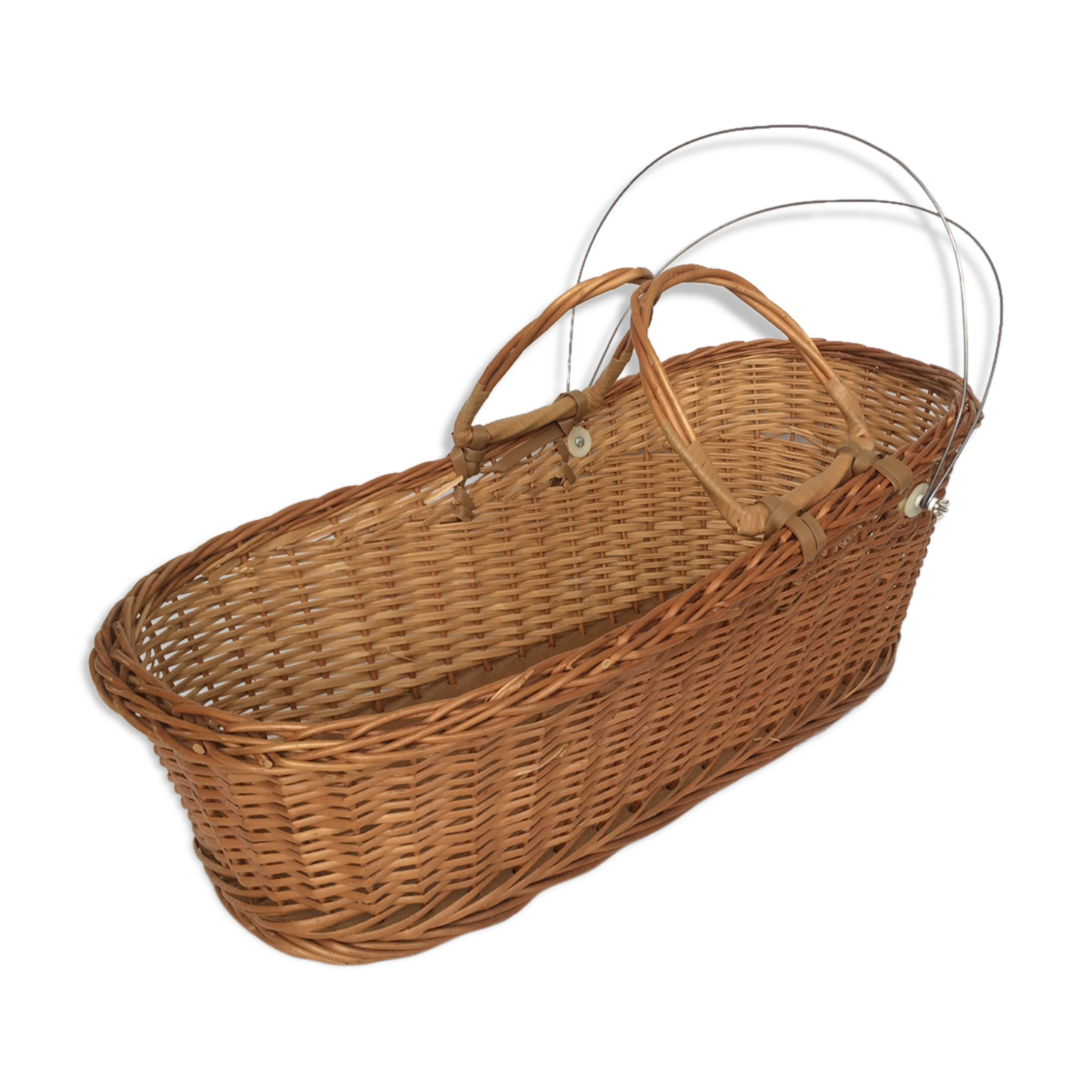 Basket wicker, his mattress and bed linens