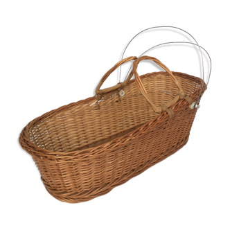 Basket wicker, his mattress and bed linens