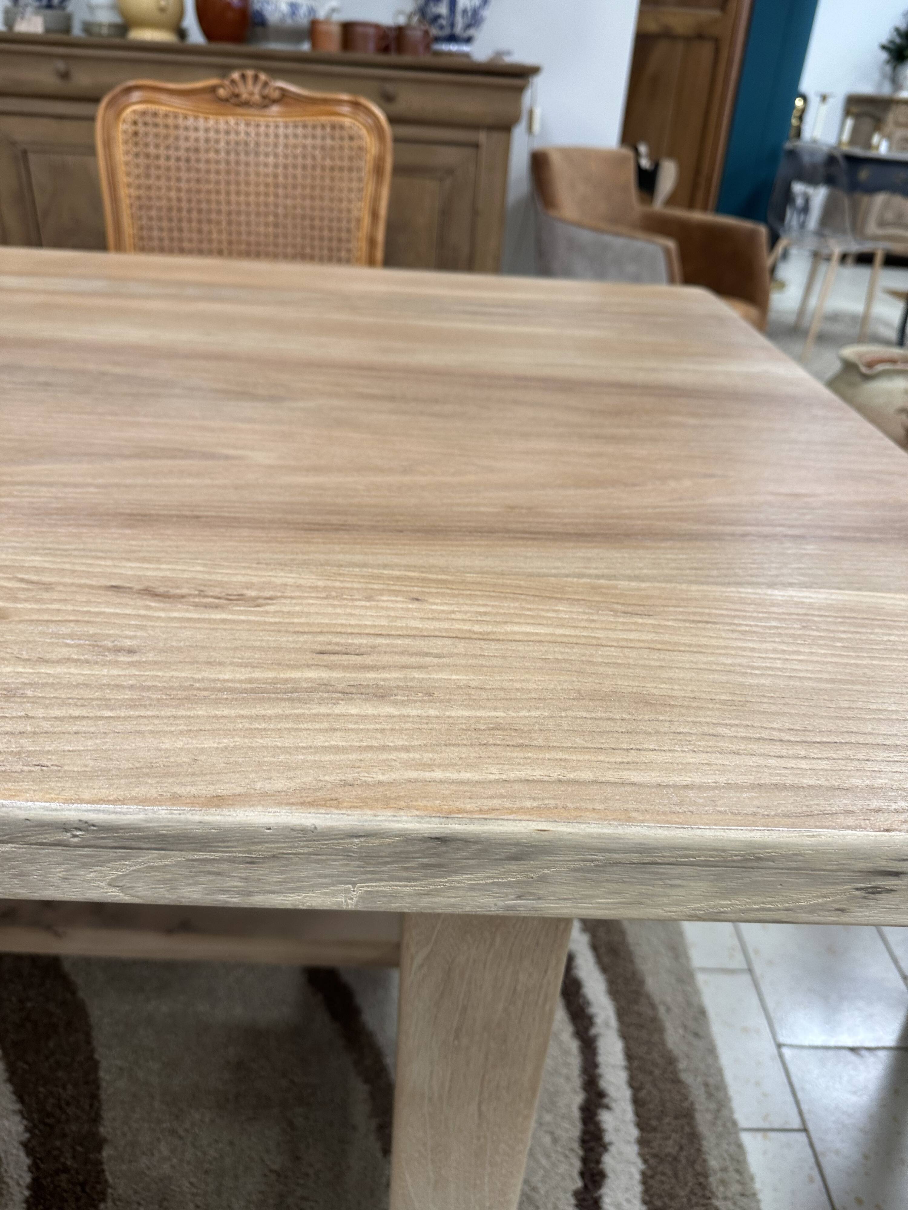 Table de salle à manger en chêne massif