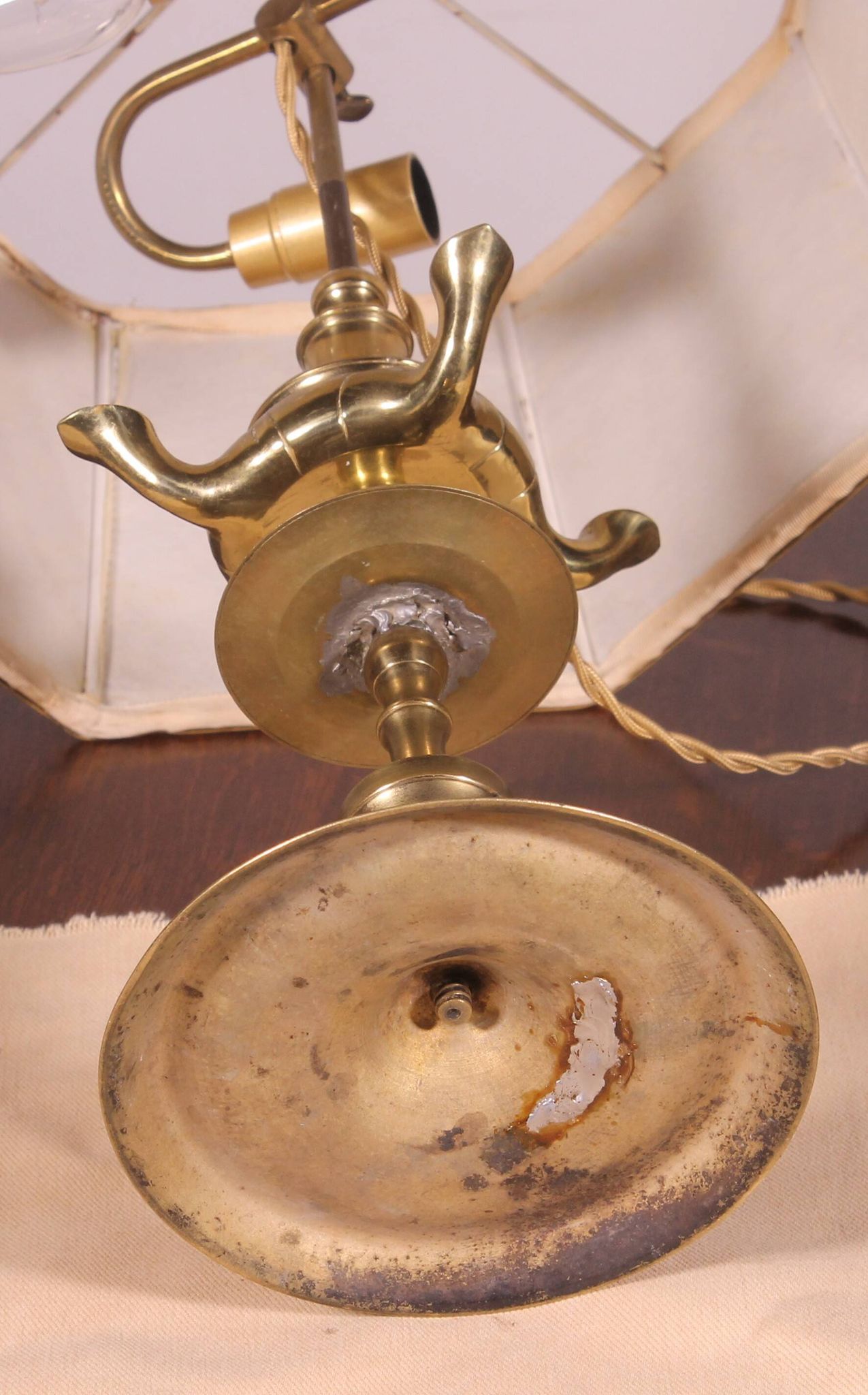 bronze oil lamp - 18th century - Spain converted into a lamp with its shade