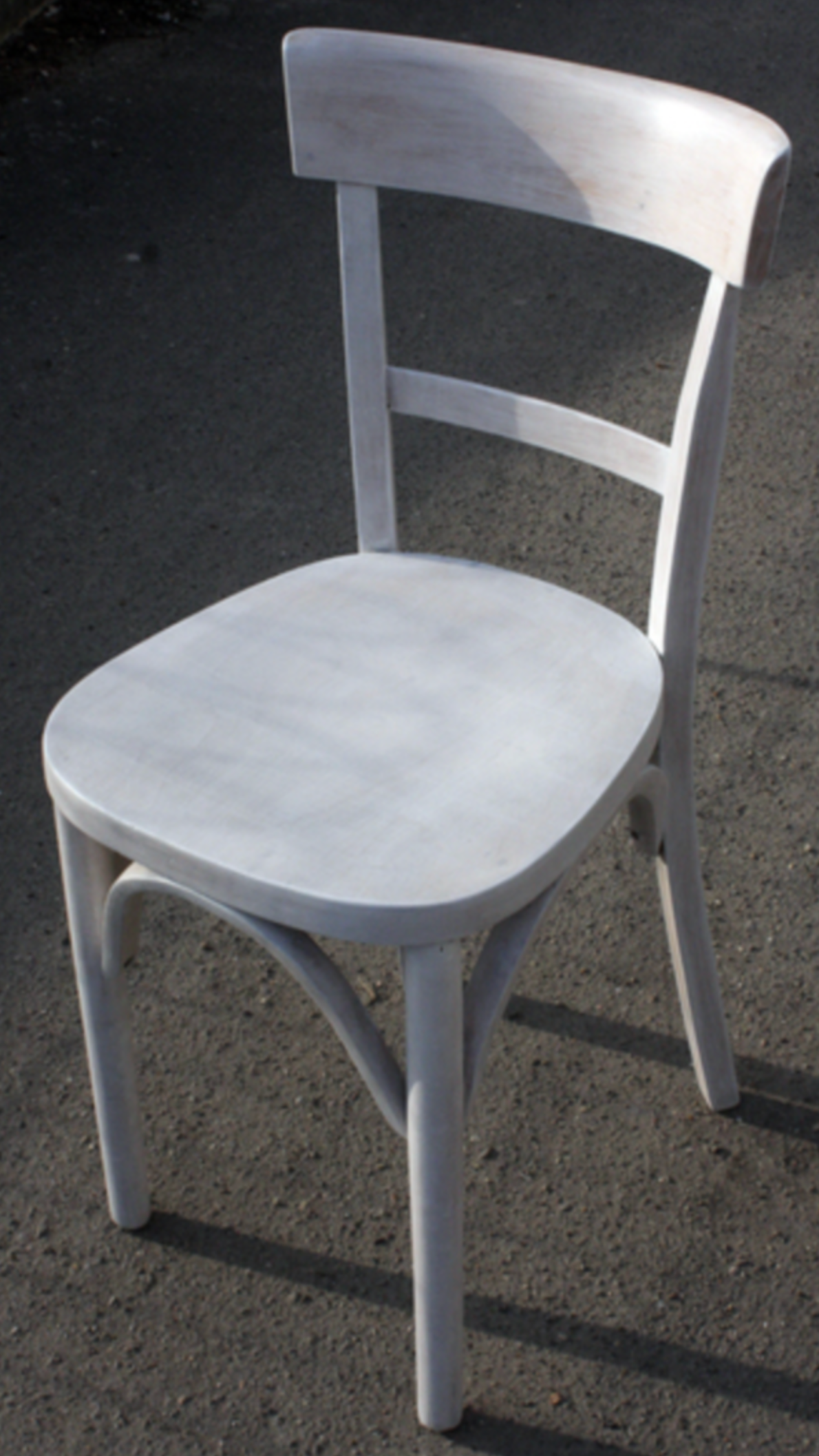 Chaise de bistrot vintage restaurée vernis blanc