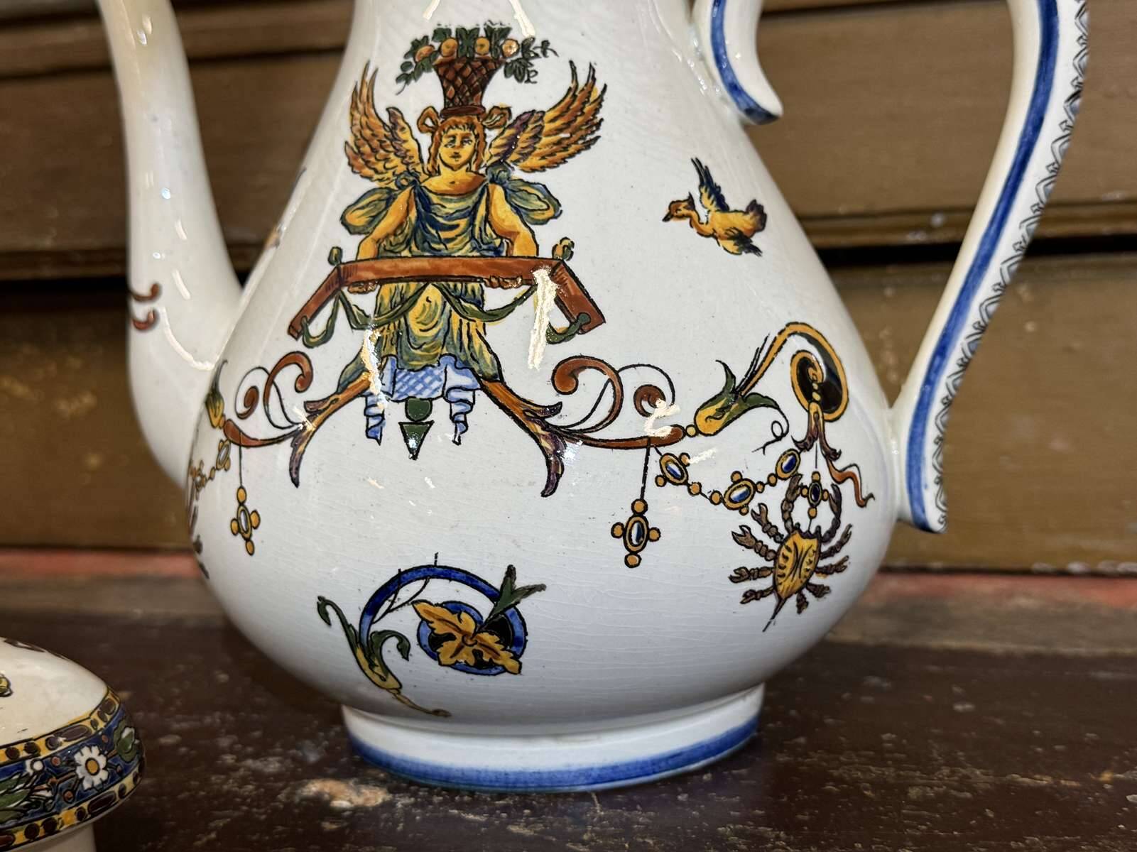 Faience vase from Gien, Renaissance decoration, late 19th century.