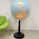 Lampadaire globe terrestre illuminé vintage