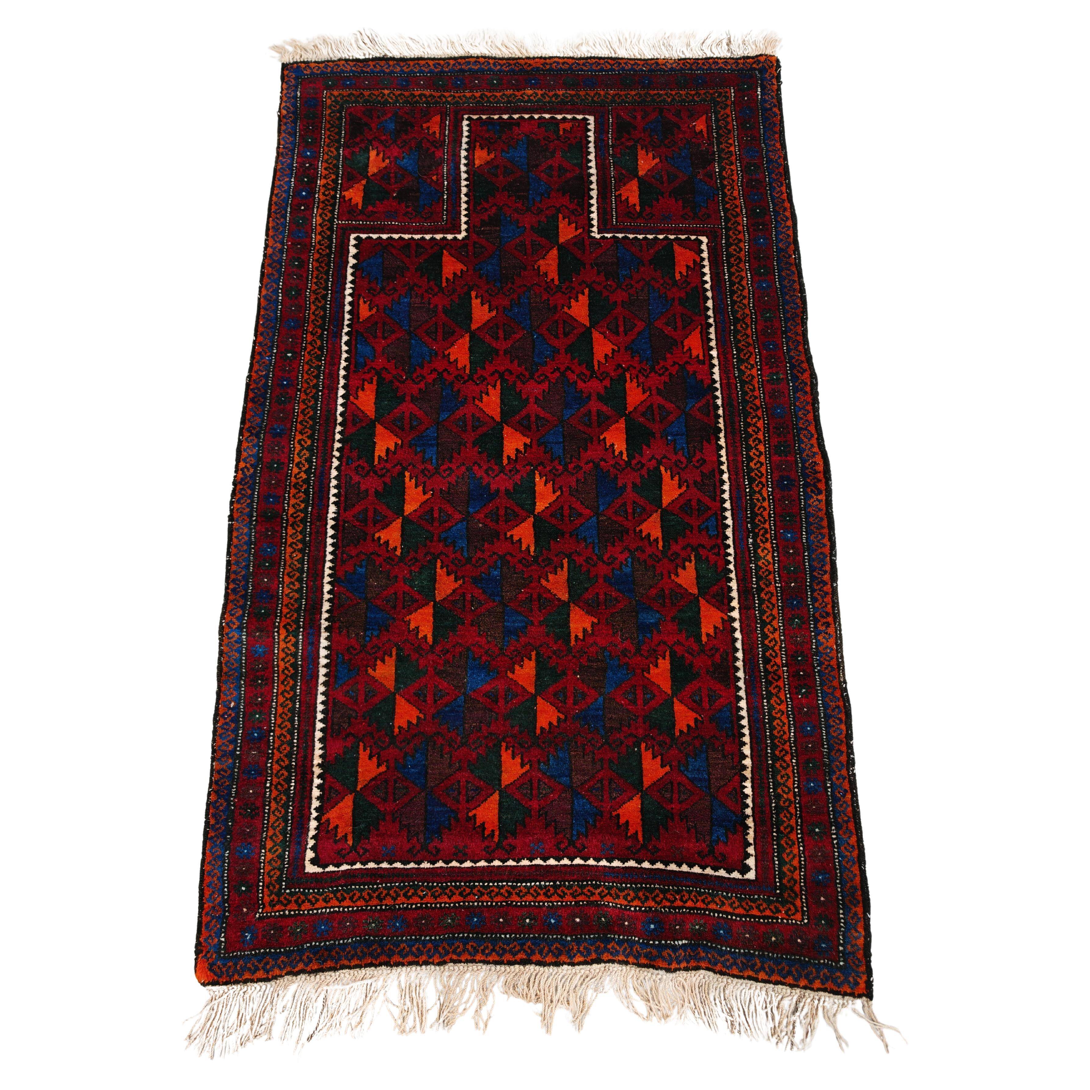 Vintage Baluchi prayer rug, hand-knotted, dyed wool from the 1970s.