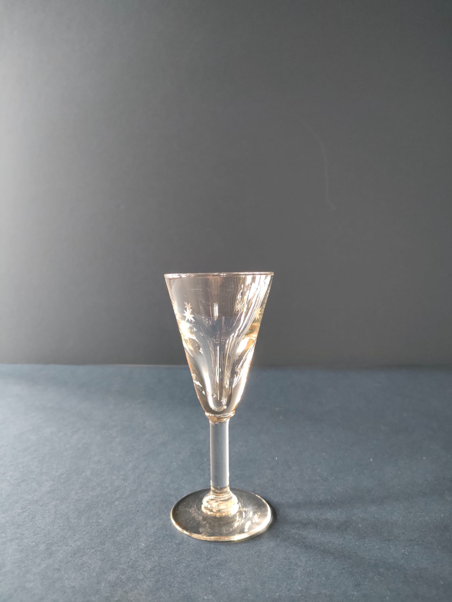 10 old glasses of white wine