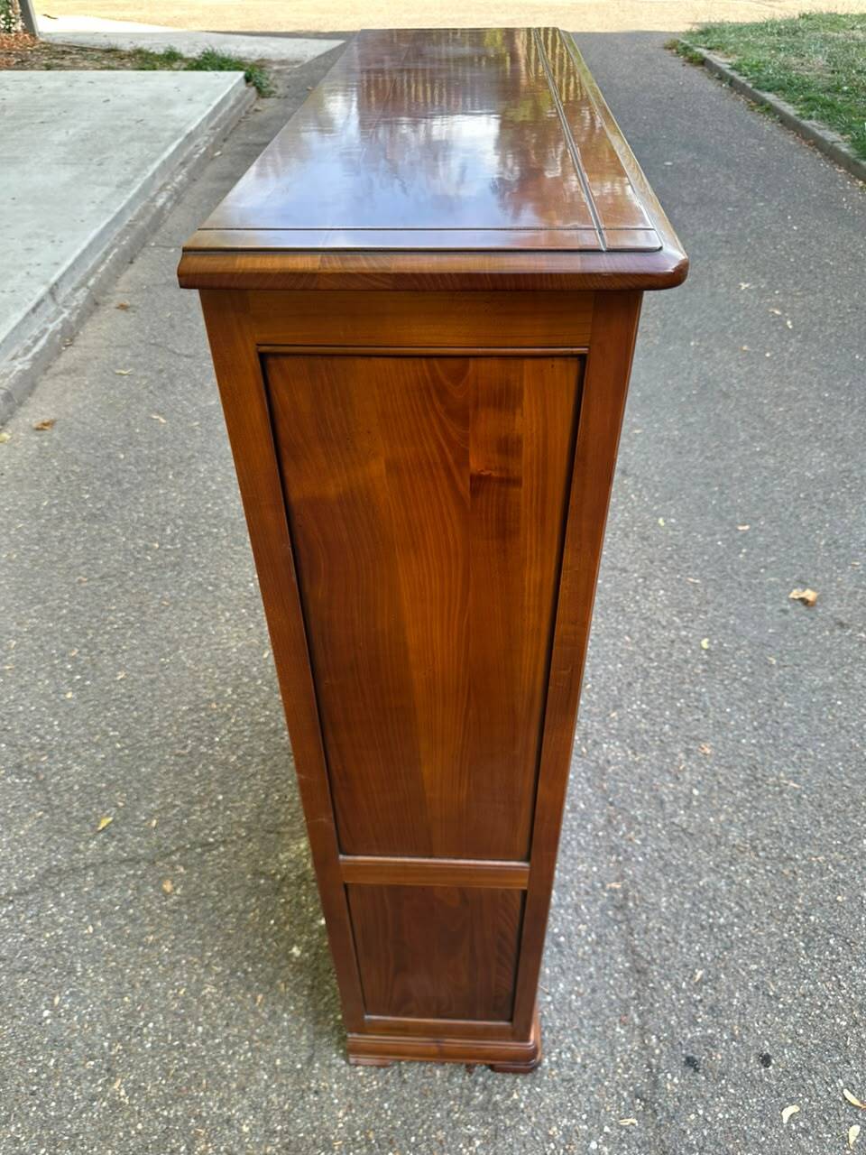 Display cabinet in solid cherry wood Louis Philippe style, 1980s - 108x35x140cm