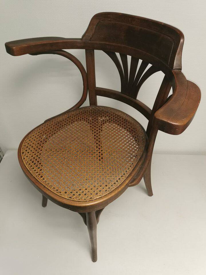 Kohn - old brasserie bar chair, american office chair sitting tanned