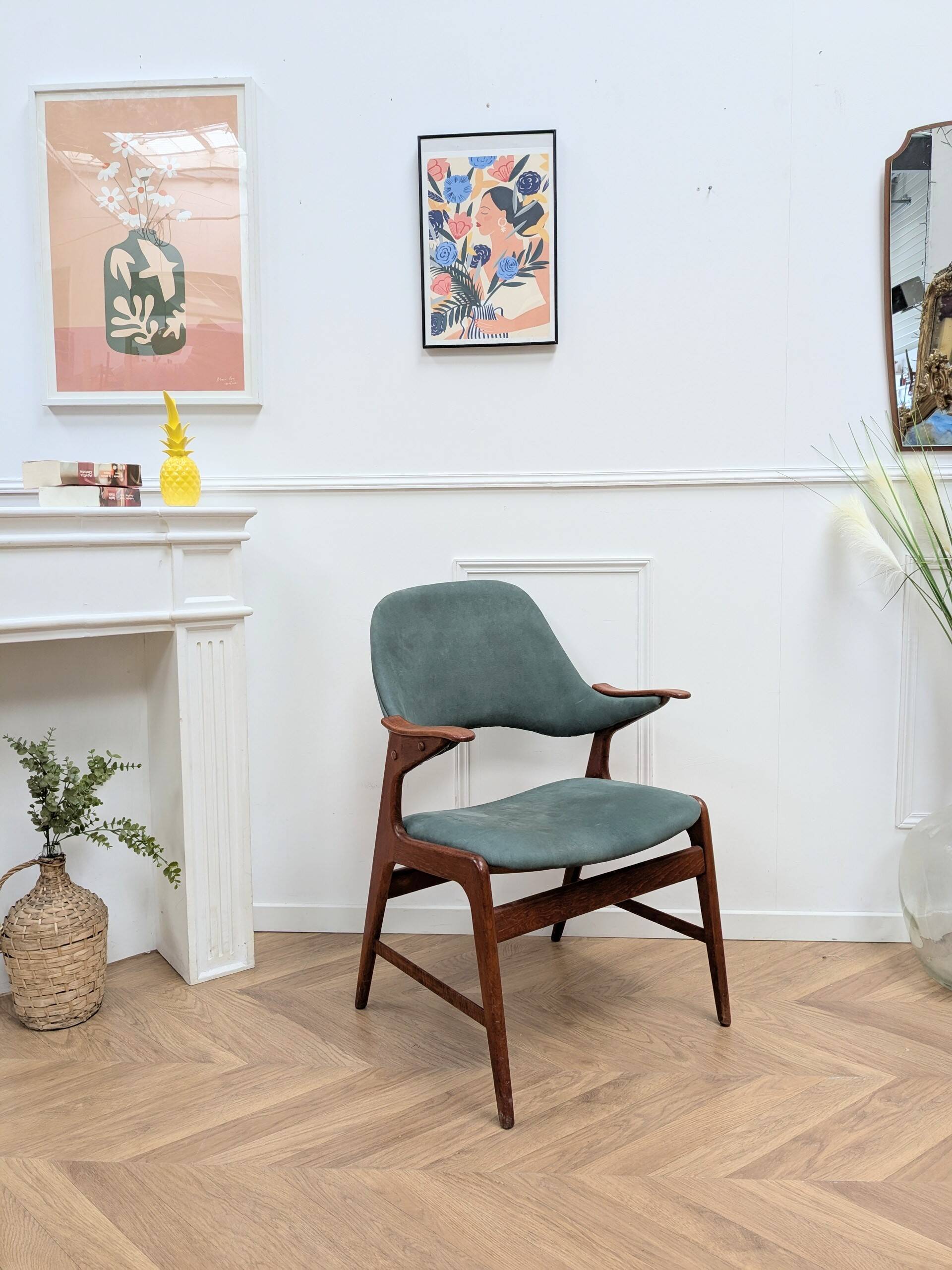 Danish chair with armrests