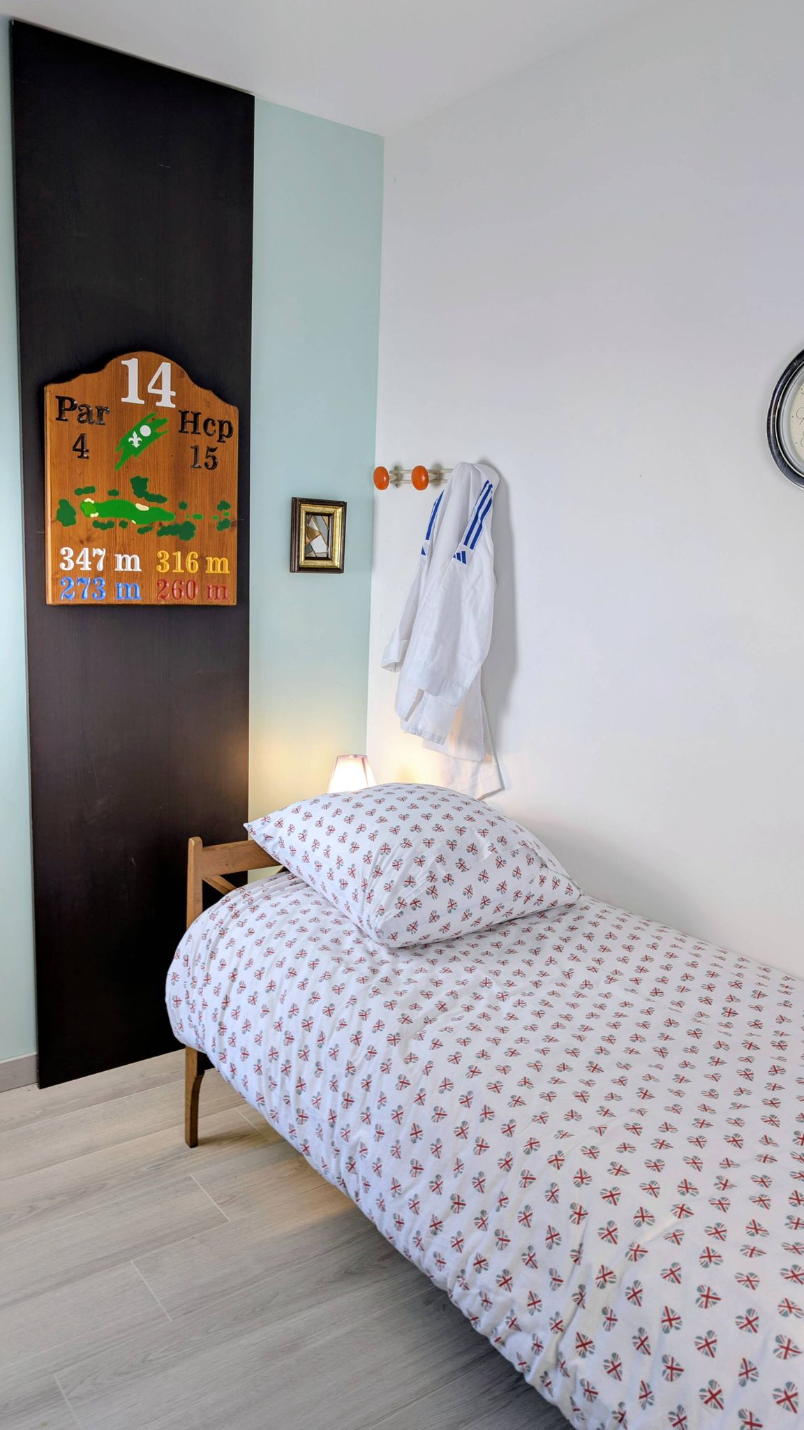 Vintage folding bed – wood and metal – 206 cm – rustic charm and practicality