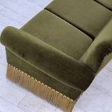 Canapé danois 3 places des années 1970, velours d'ameublement vert, pieds en bois de frêne.