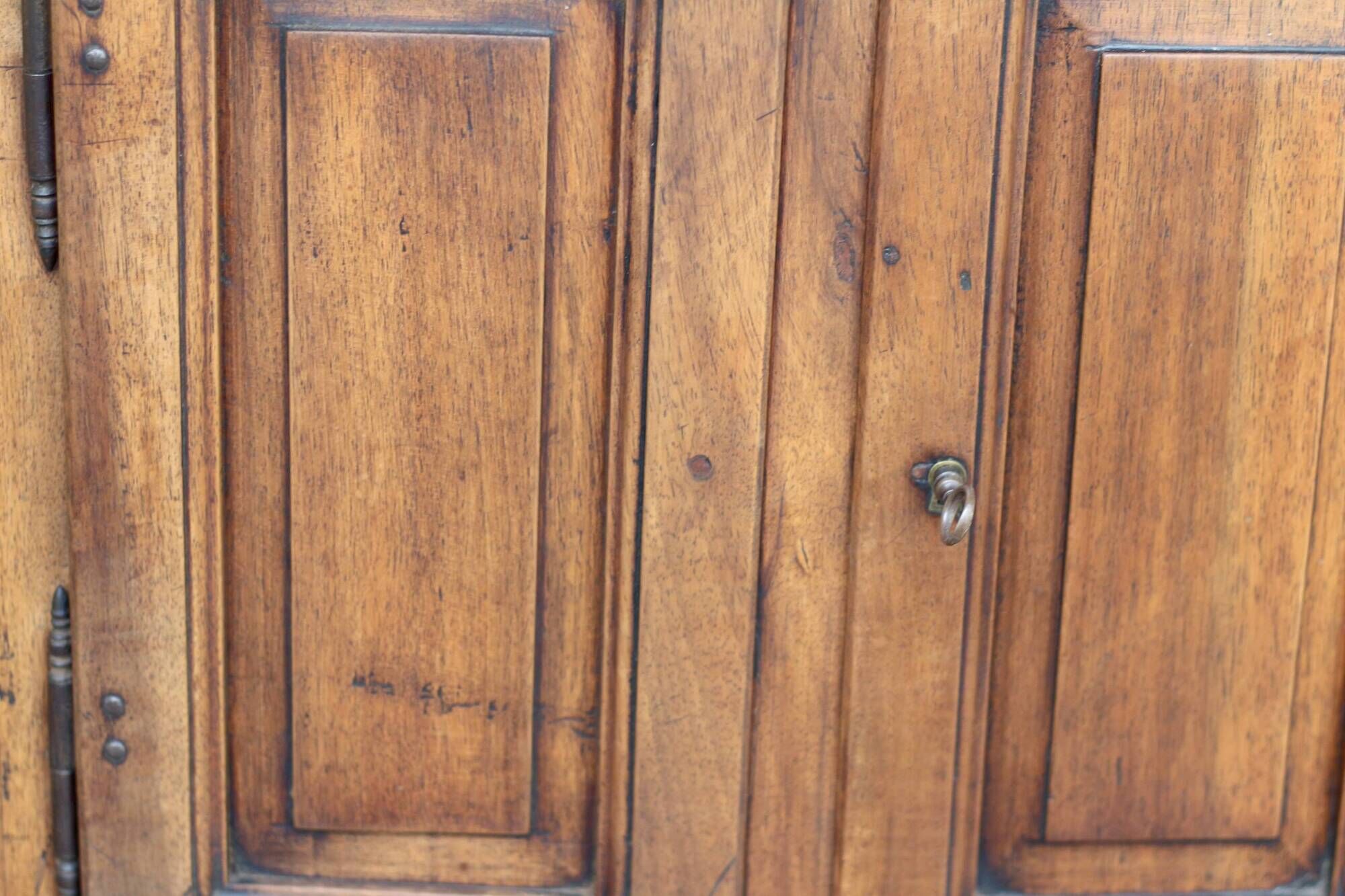 Rare: walnut display cabinet (circa 1900). Very beautiful patina.
