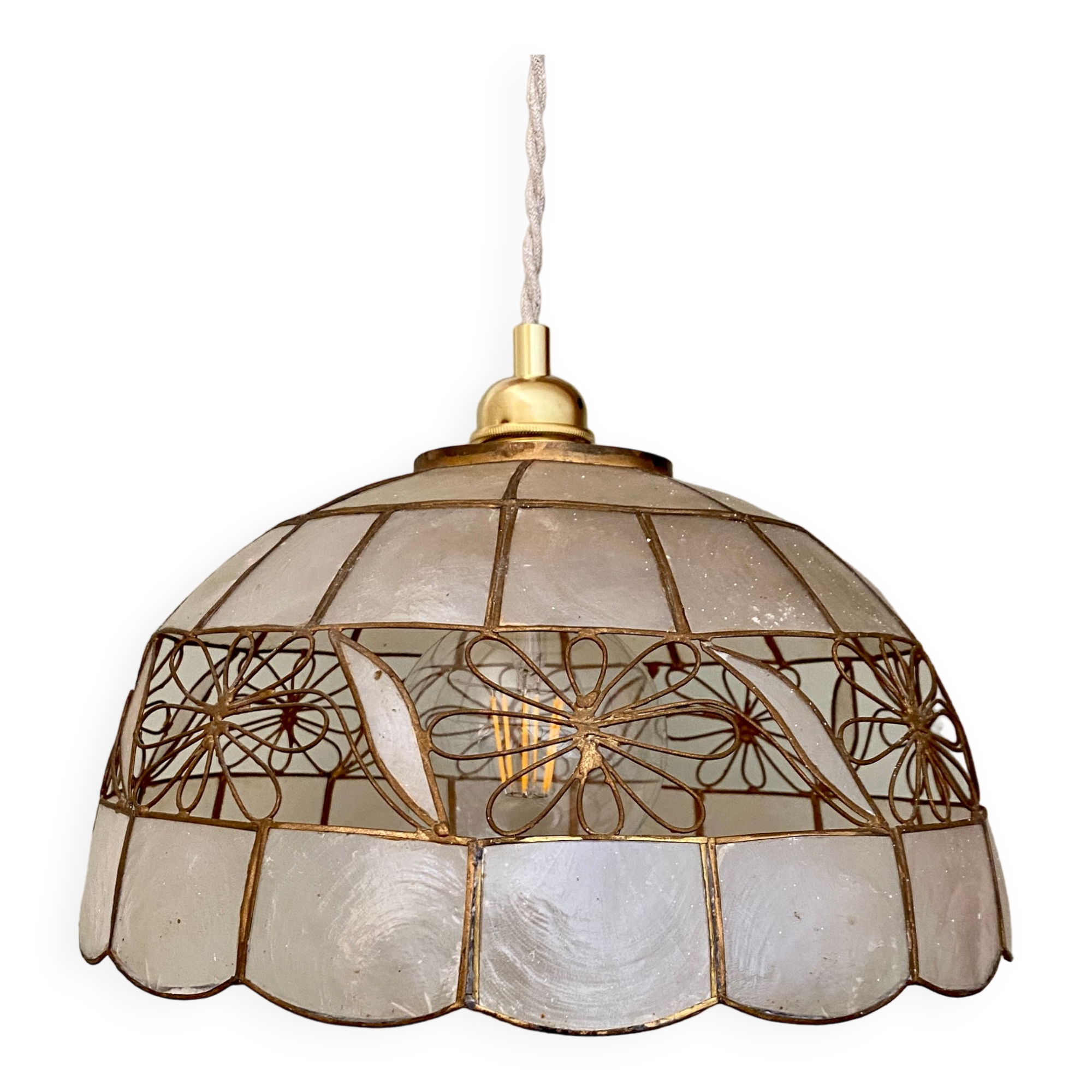 Vintage lampshade suspension in mother-of-pearl and brass