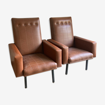 Paire de fauteuils en skai marron vintage annees 50