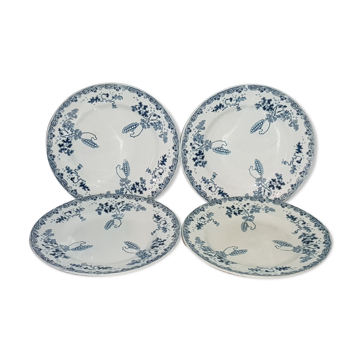 Lot 4 flat plates in Earthenware of St Amand and Hamage model Modern-Style, iron earth.