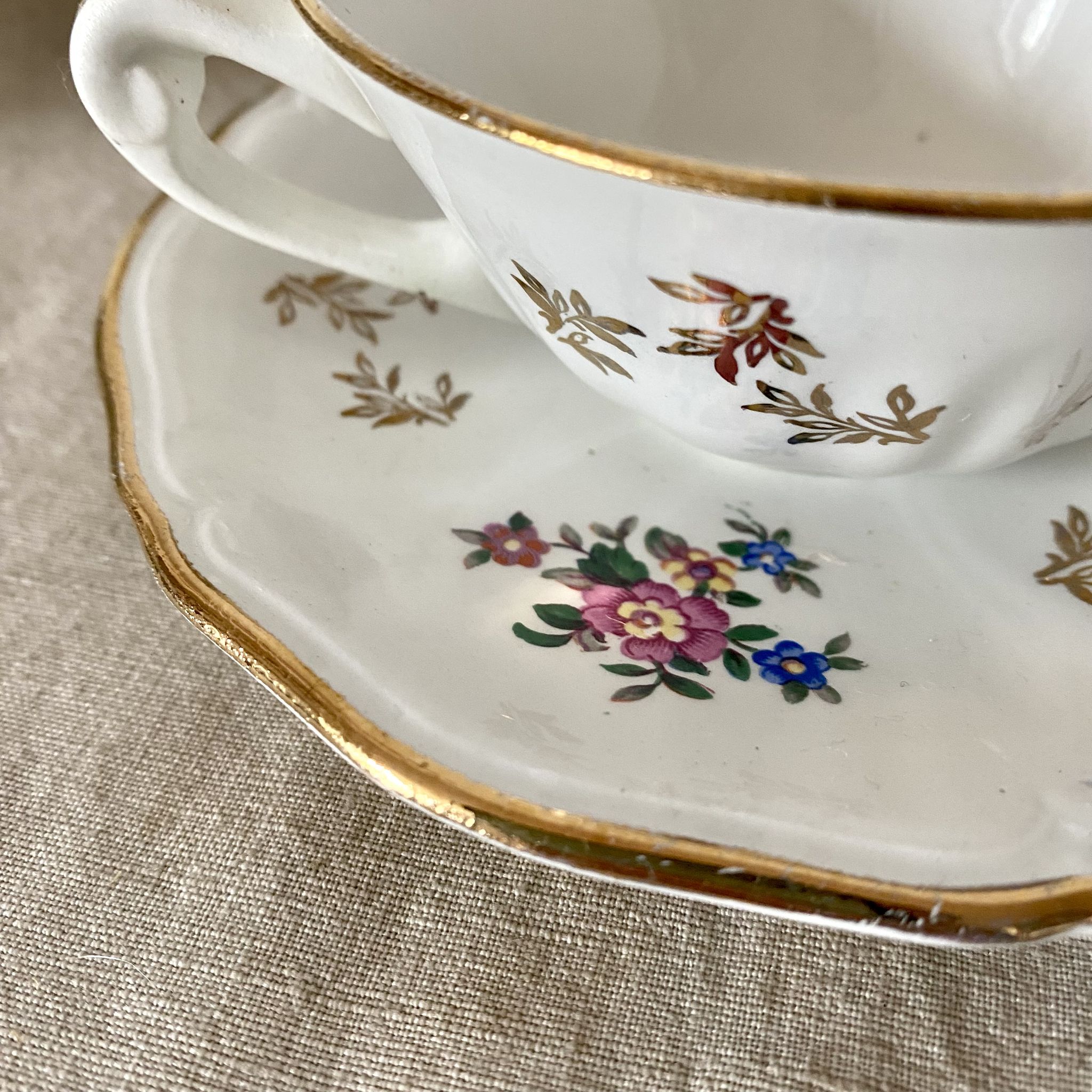 Antique tea set in Amandinoise porcelain