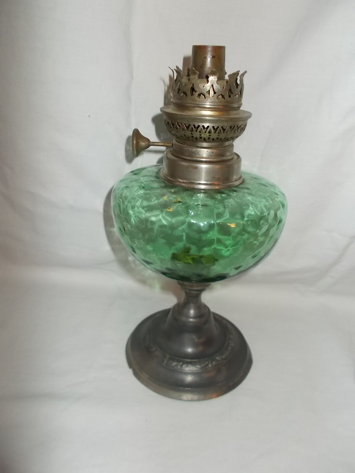 Tin foot oil lamp