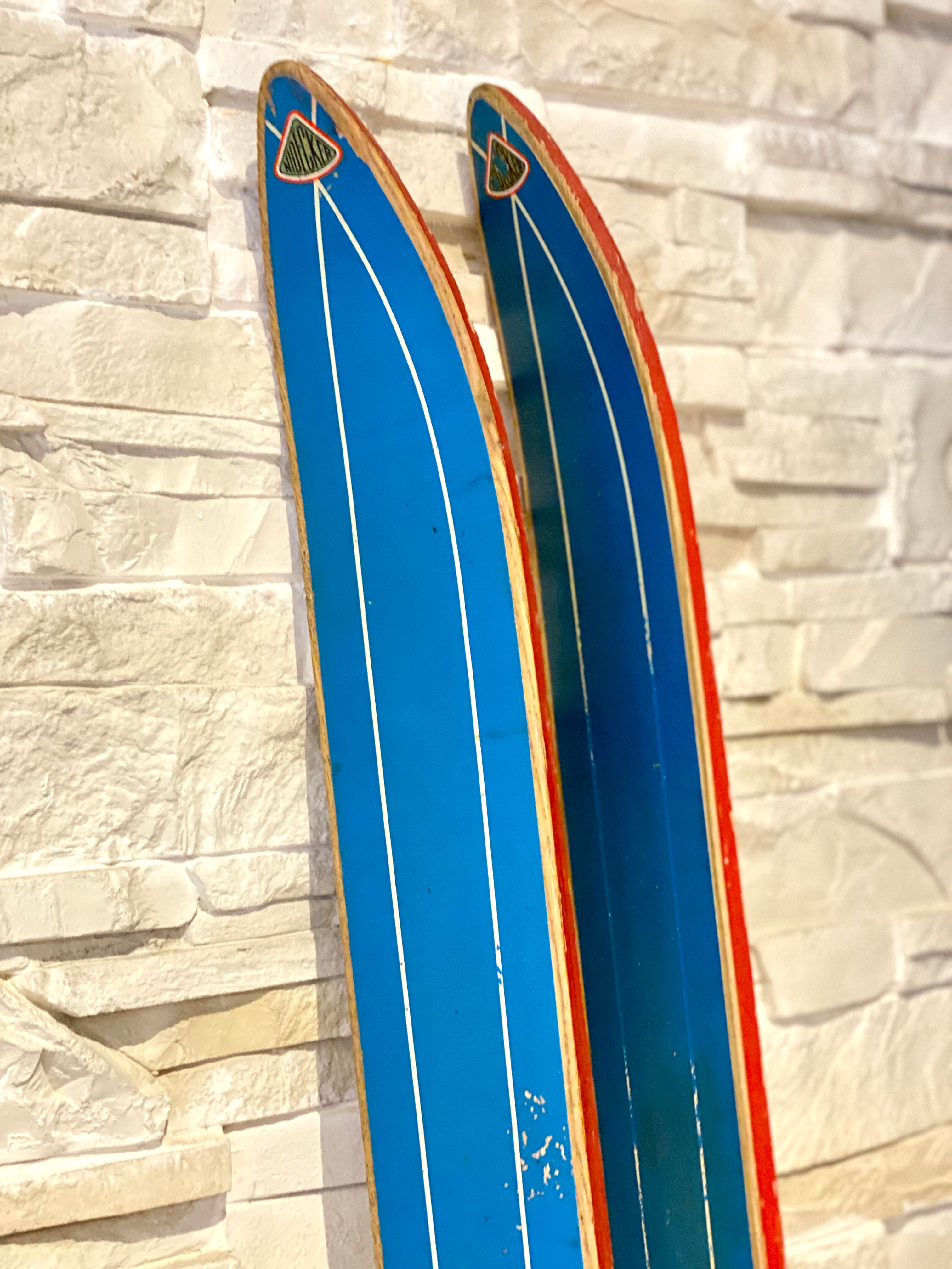 Paire de ski vintage en bois
