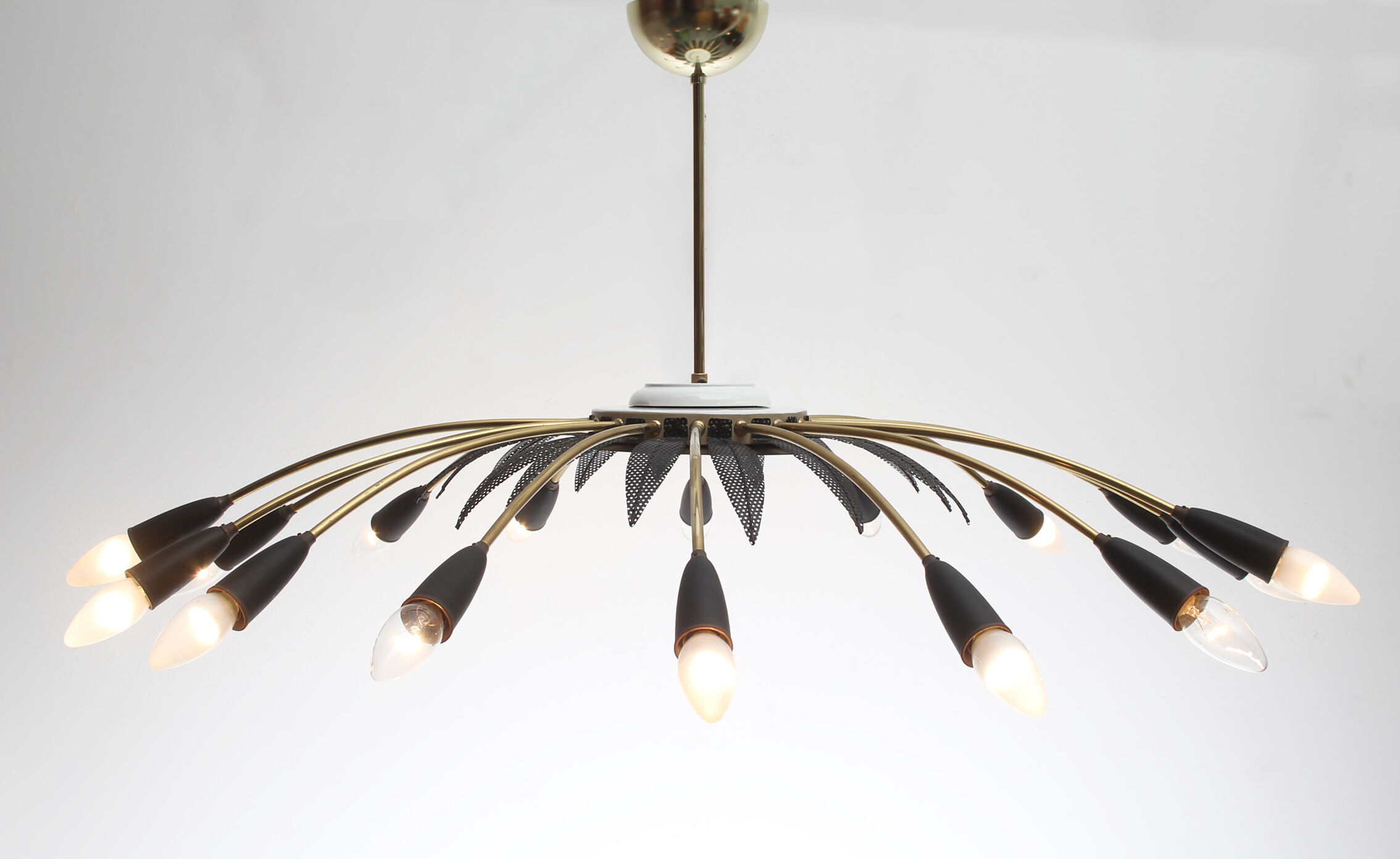 1950s chandelier in brass for 16 bulbs, diameter 100cm