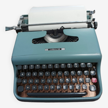 Olivetti lettera 32 typewriter