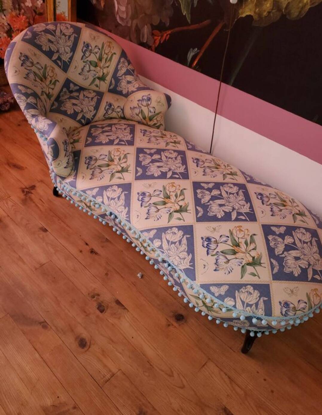 Romantic vintage daybed