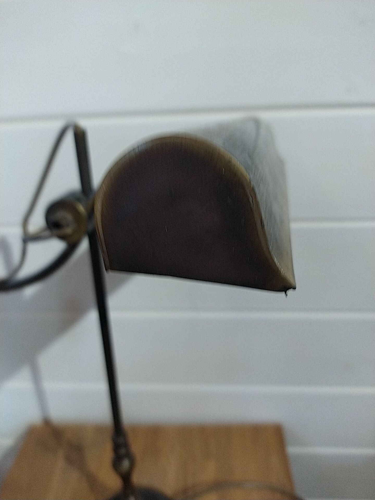 Brass balance lamp. Delmas.