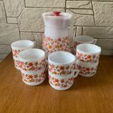 Arcopal service with its pitcher and cups