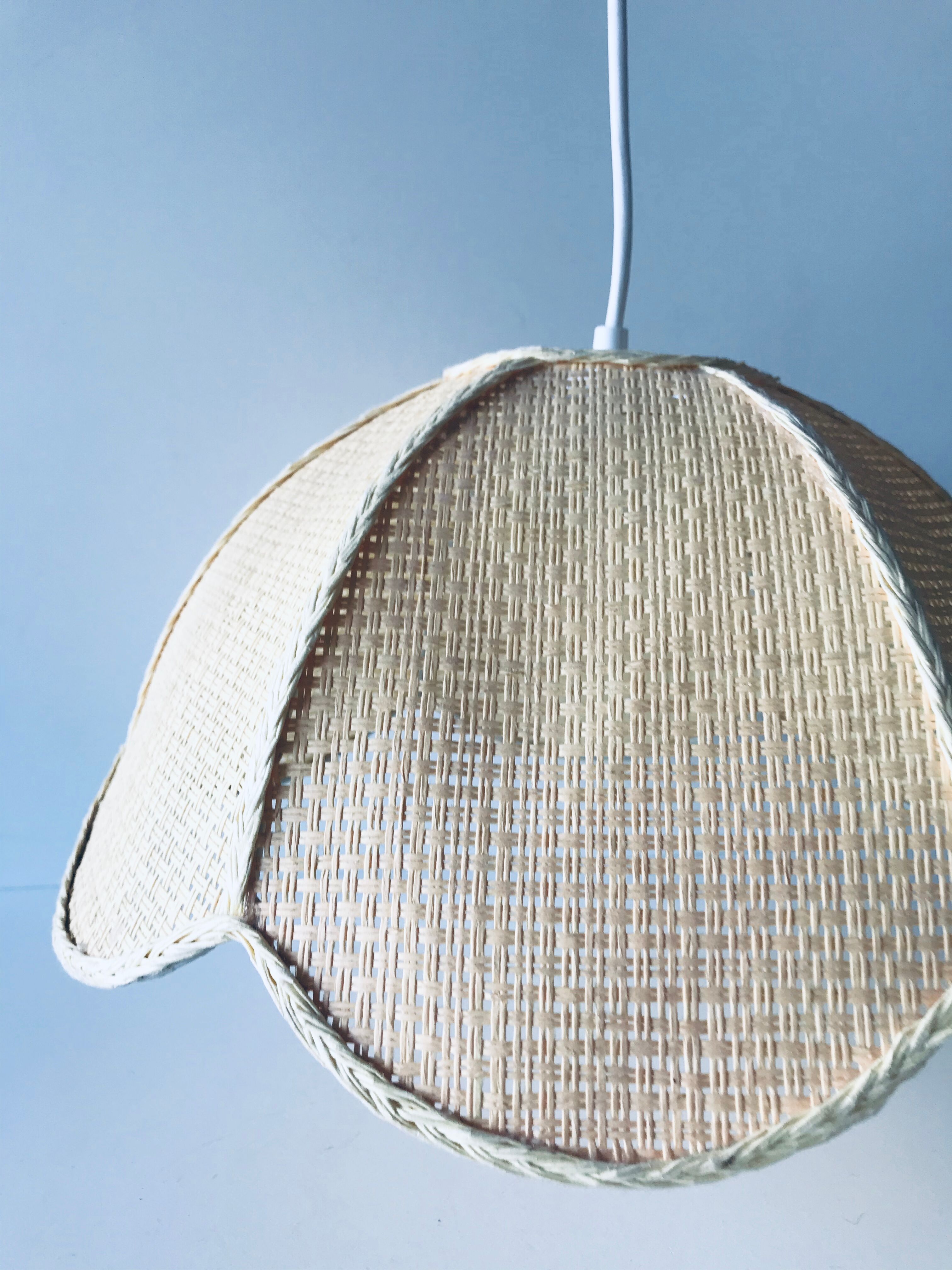 Bohemian suspension flower shape in raffia