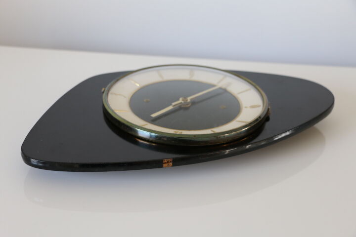 Horloge triangulaire formica noir