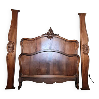 Louis XV style rocaille center bed with curved shape in walnut circa 1880