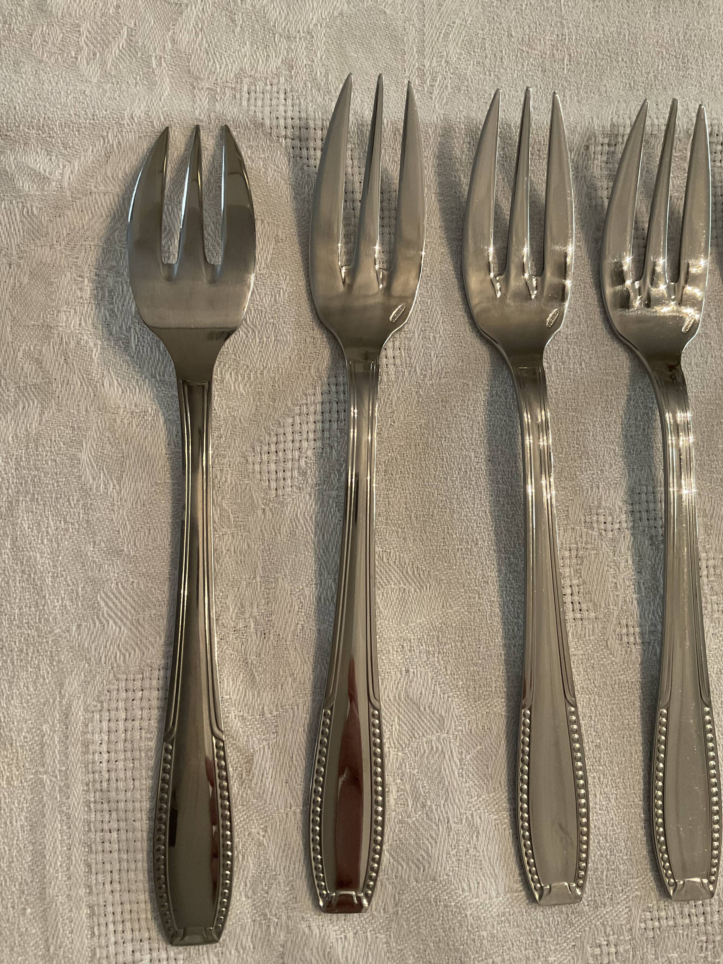 24 fish covers. Forks and knives . Stainless steel. Vintage