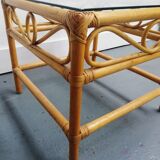 Table basse en rotin et plateau en verre