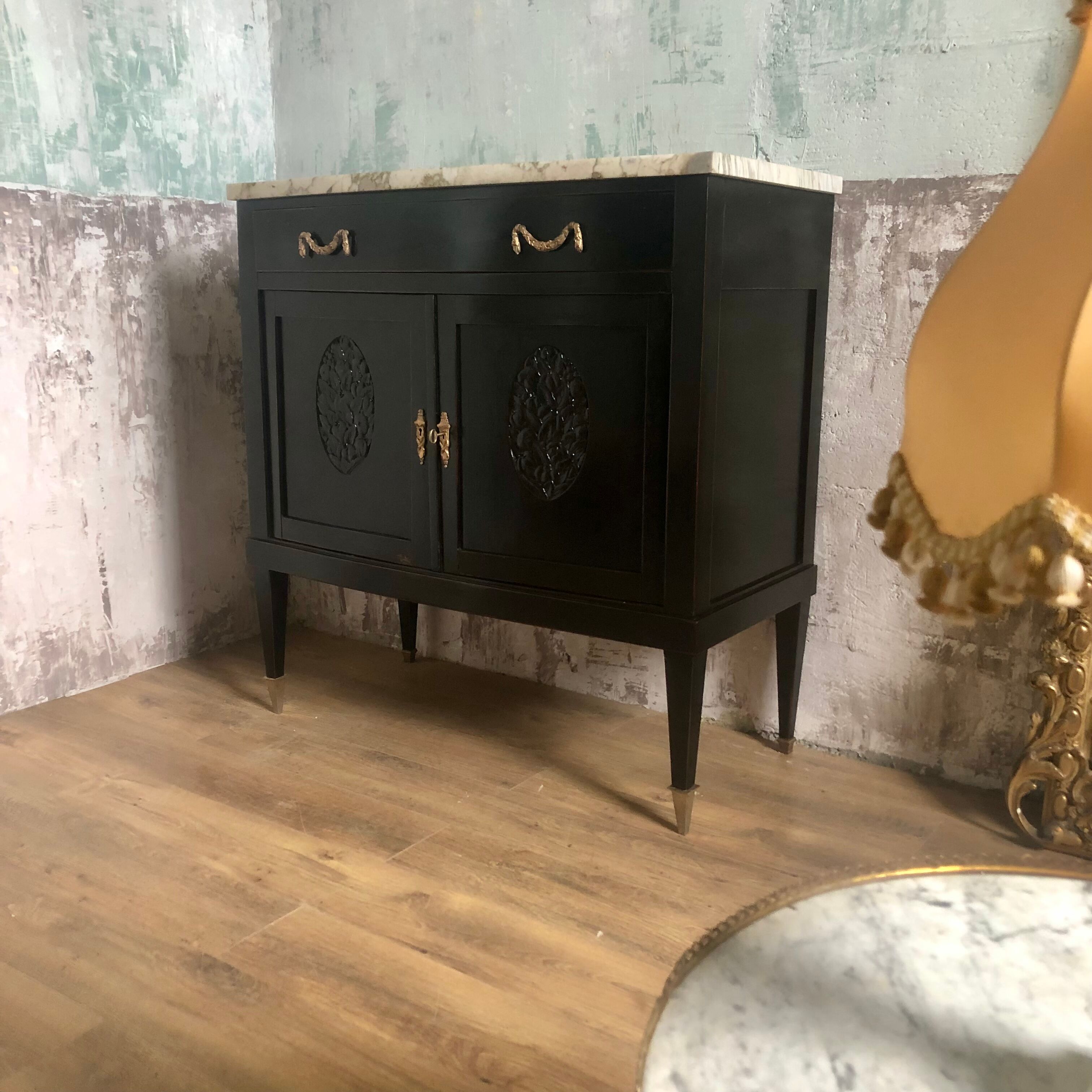 Ancien buffet en bois, marbre blanc