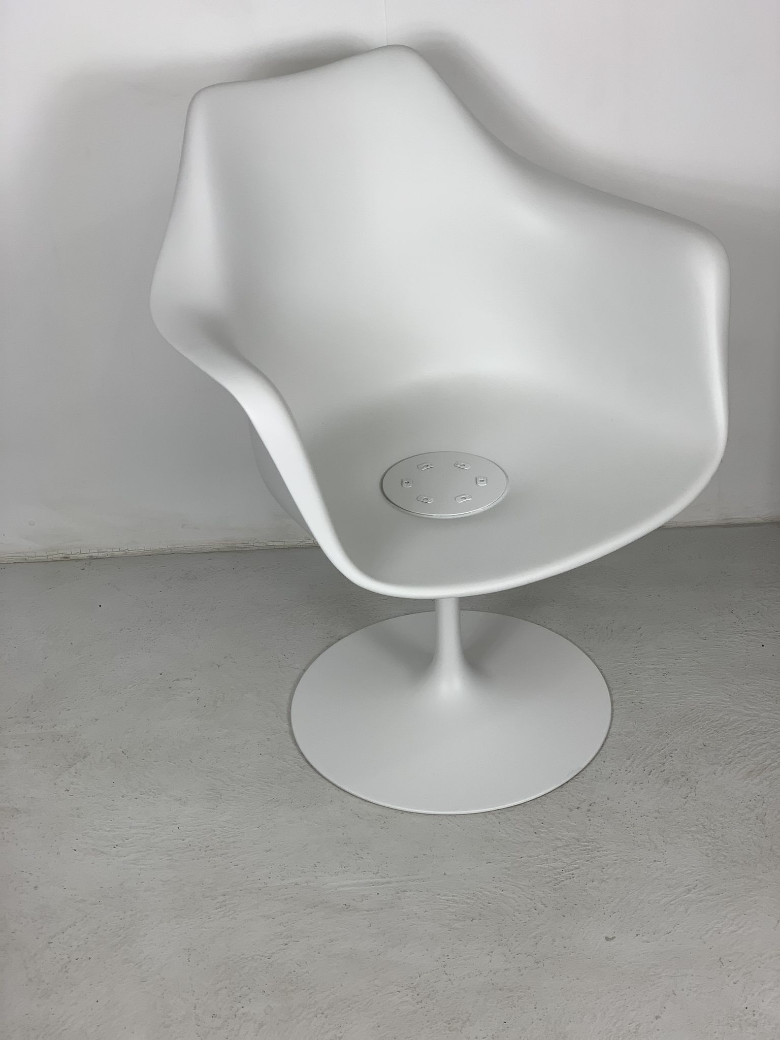 Eero Saarinen Tulip armchair for Knoll International, 1970