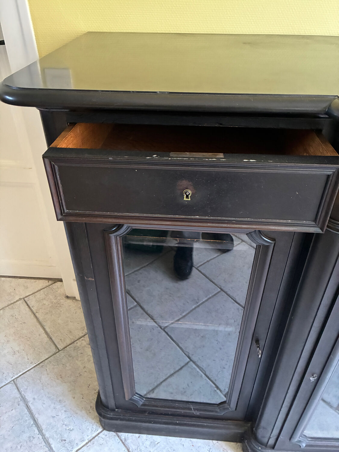 Buffet with display cabinet