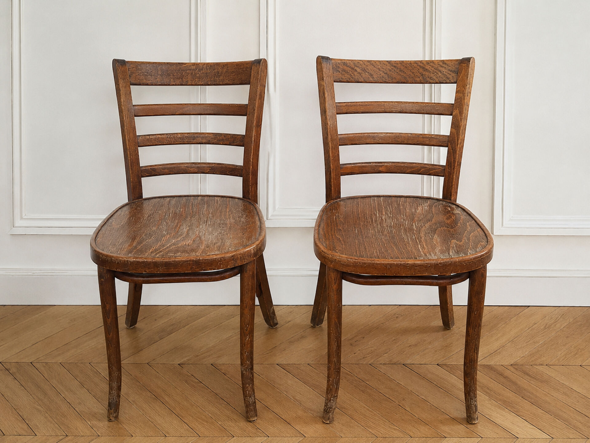 Lot de 2 chaises de bistrot vintage en bois