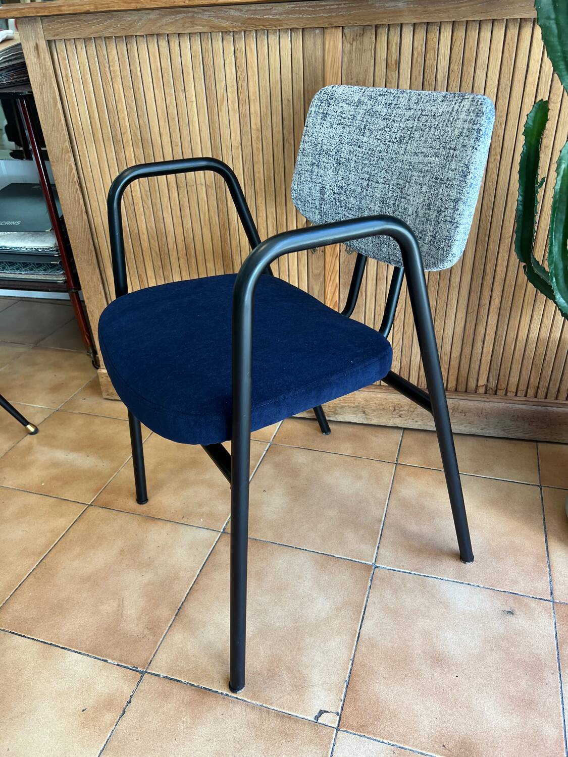 Stella armchair with metal frame