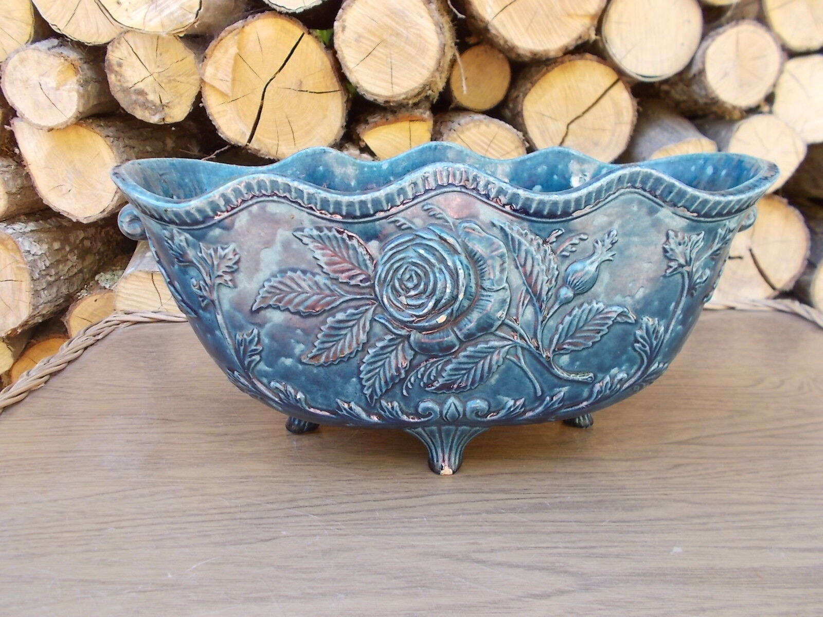 Gardener in blue earthenware