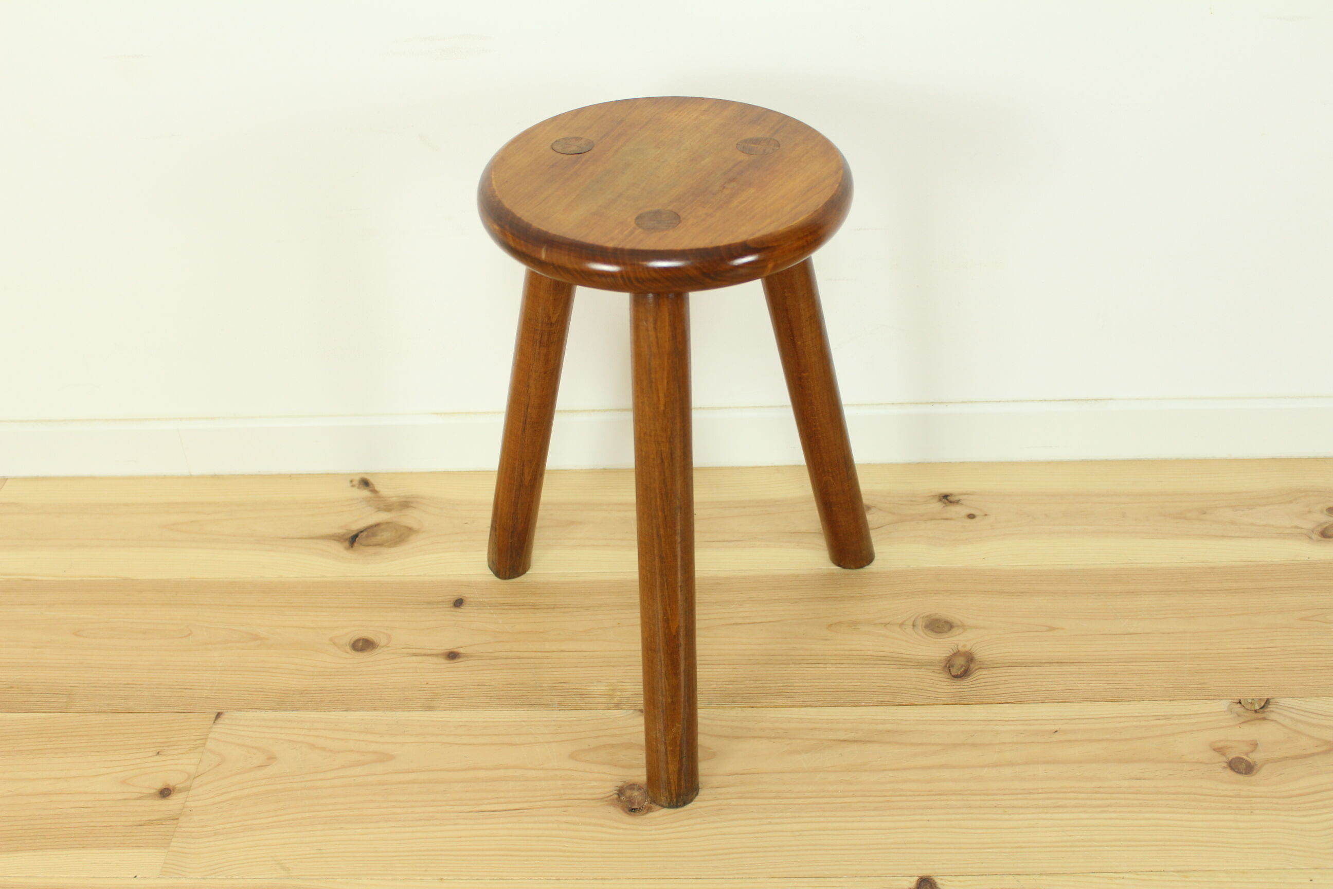 47cm wooden tripod farm stool