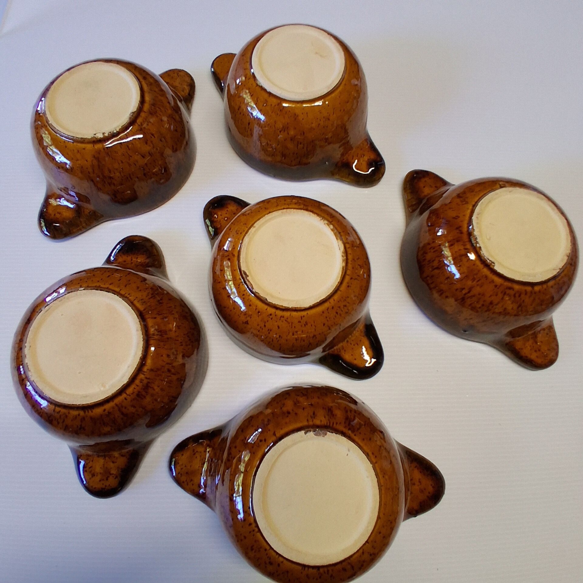 Set of 6 ear bowls in stoneware in very good condition.