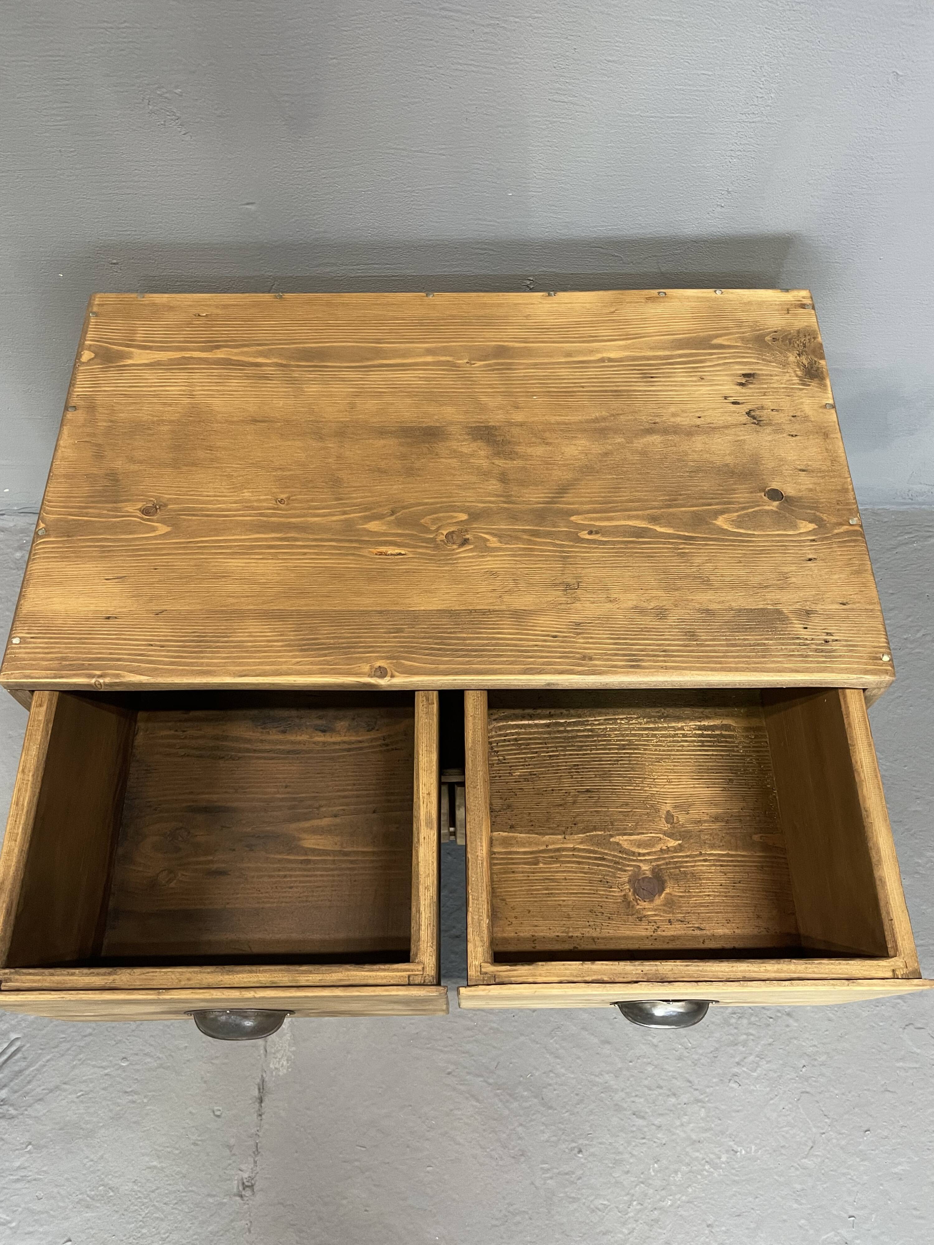 Small piece of furniture with 4 drawers