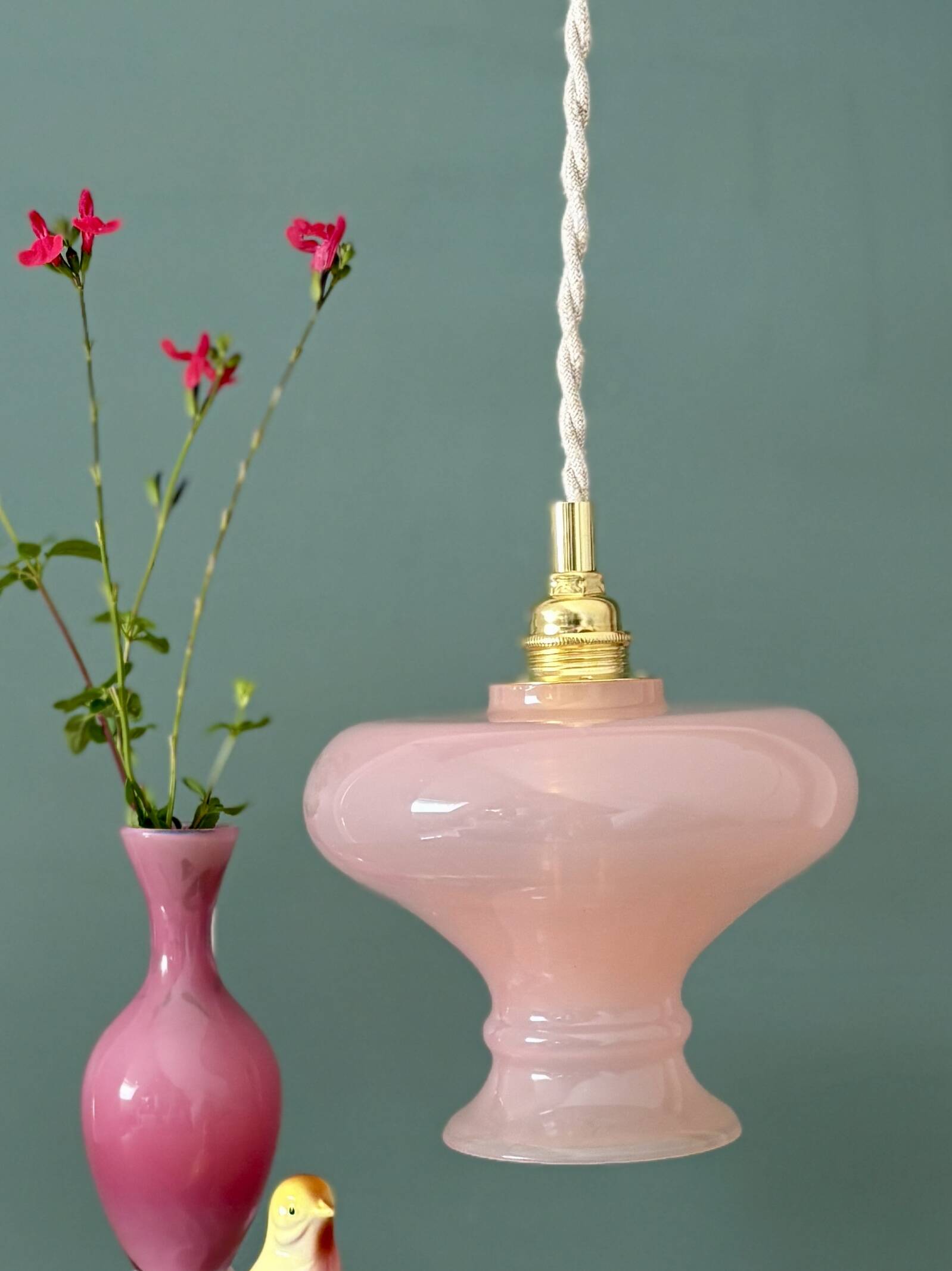 Suspension abat-jour vintage en opaline rose