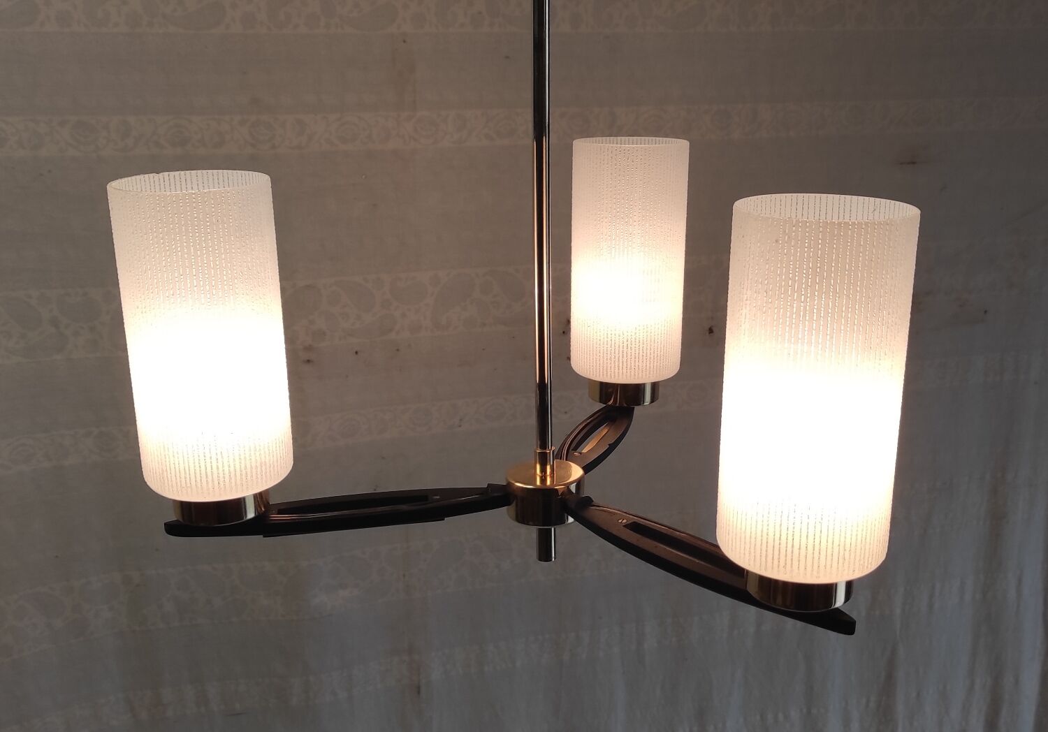 Modernist chandelier with 3 lights in metal, brass, and opaline globe - 1950s