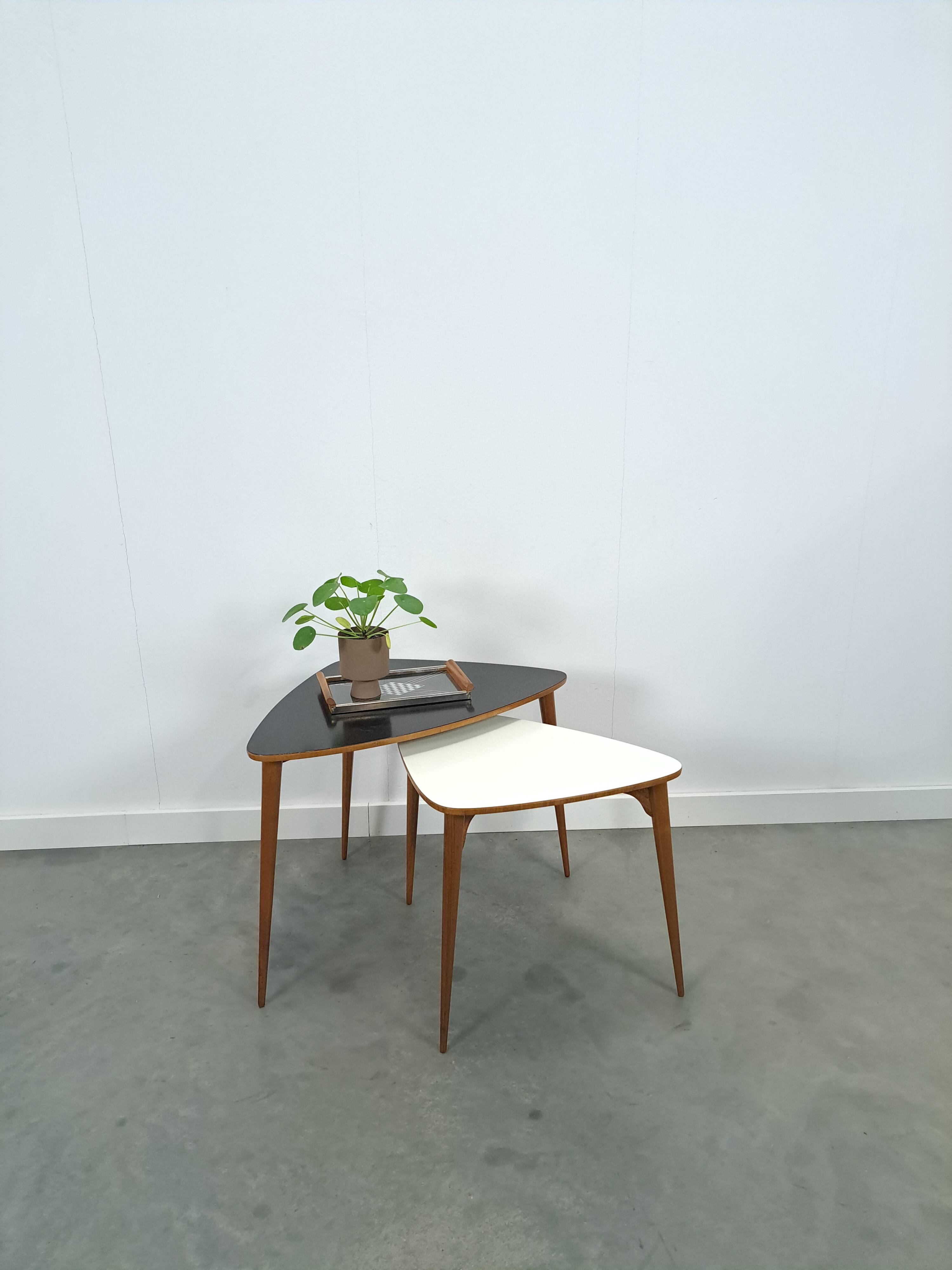 Set zwart wit tafel met houten poten Kaiser Köln