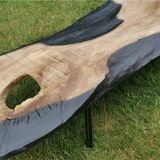Table basse bois brûlé brutaliste