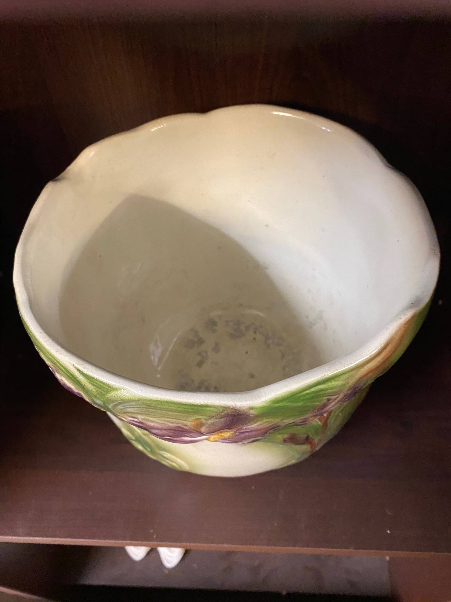 Cache pot barbotine iris decor tons vert et mauve digoin faience