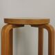 Tabourets en bois lamellé