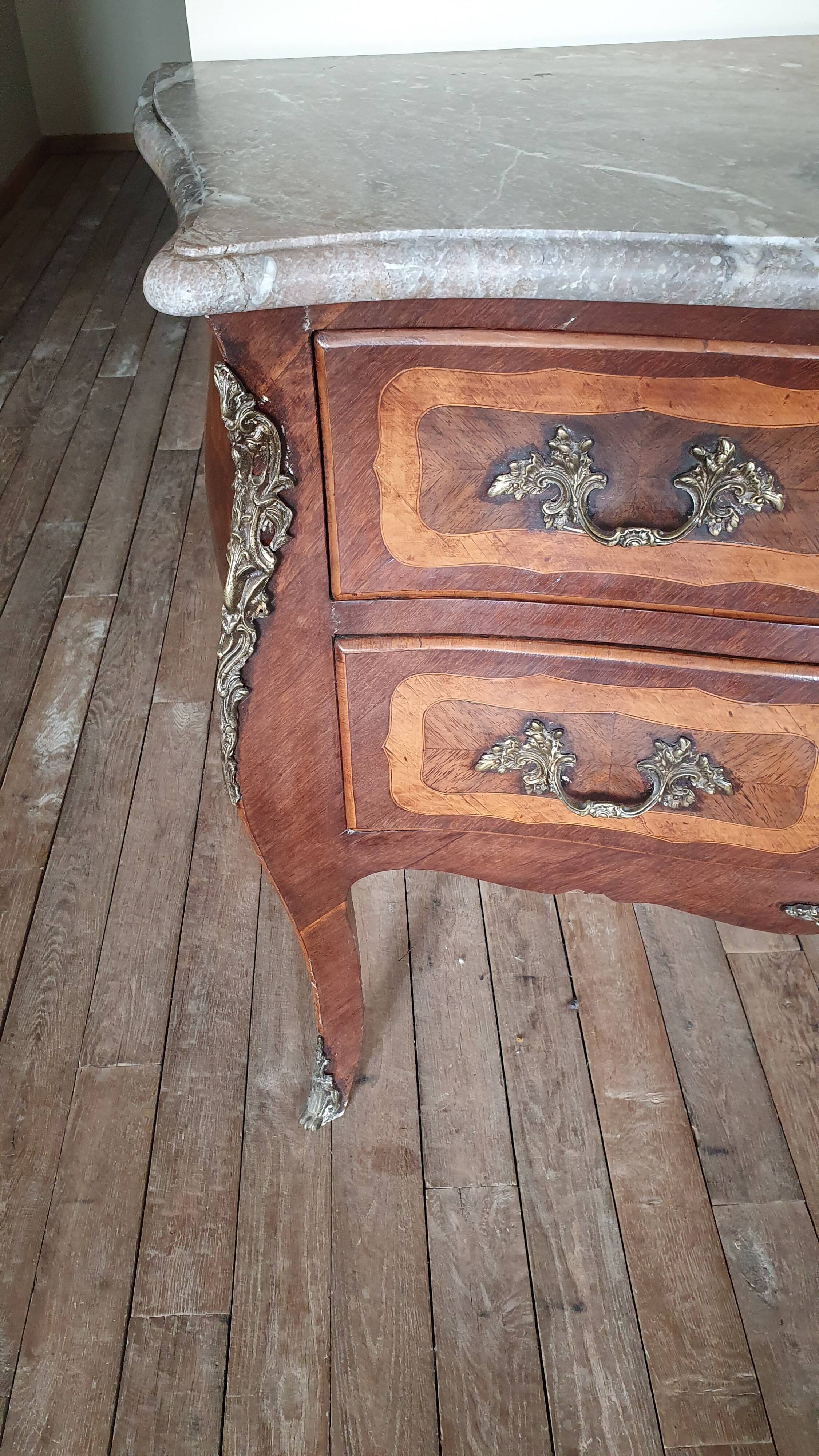 Commode sauteuse style Louis XV, époque XIXème