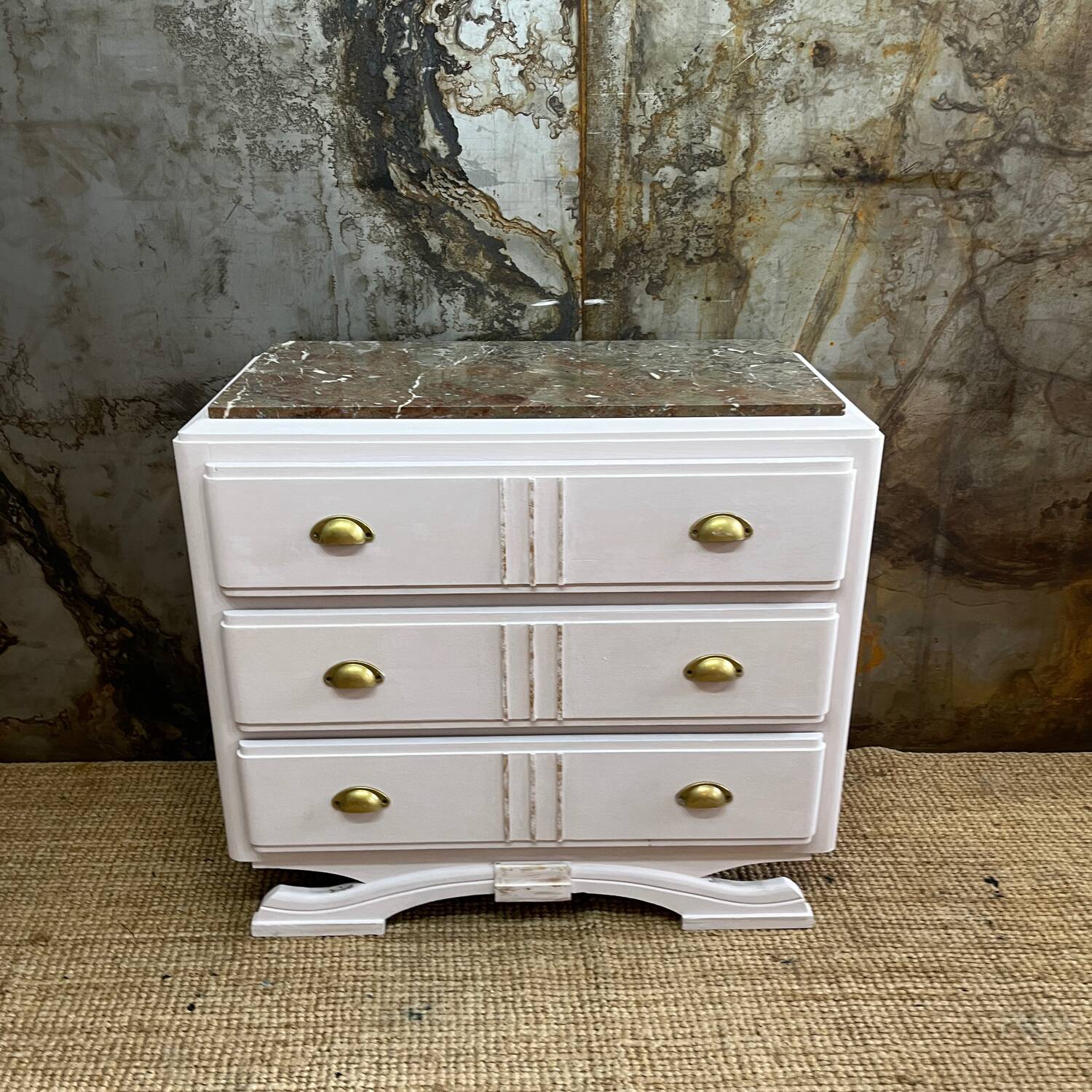 Mustache feet chest of drawers