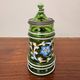 Chope à bière ancienne en verre émaillé vert – Décor floral -